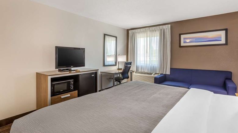 <b>Quality Inn Room</b>. Images powered by <a href="https://iceportal.shijigroup.com/" title="IcePortal" target="_blank">IcePortal</a>.