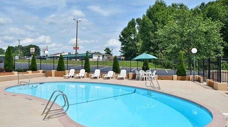 Quality Inn Pool