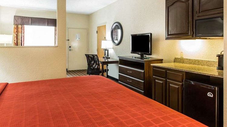 Quality Suites Hickory Suite