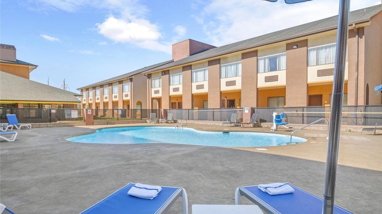 Quality Suites Hickory Pool