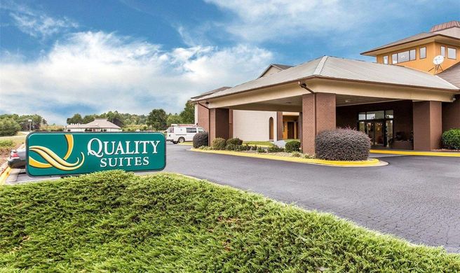 Quality Suites Hickory Exterior