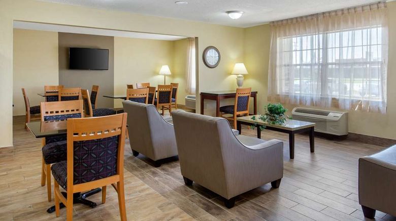 <b>Quality Inn Williamston Lobby</b>. Images powered by <a href="https://iceportal.shijigroup.com/" title="IcePortal" target="_blank">IcePortal</a>.