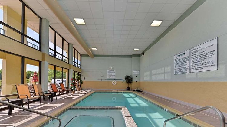 Quality Inn Jonesville Pool