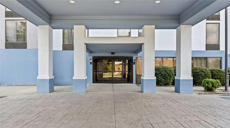 <b>Comfort Inn Exterior</b>. Images powered by <a href="https://iceportal.shijigroup.com/" title="IcePortal" target="_blank">IcePortal</a>.