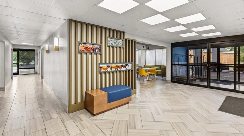 <b>Comfort Inn Lobby</b>. Images powered by <a href="https://iceportal.shijigroup.com/" title="IcePortal" target="_blank">IcePortal</a>.