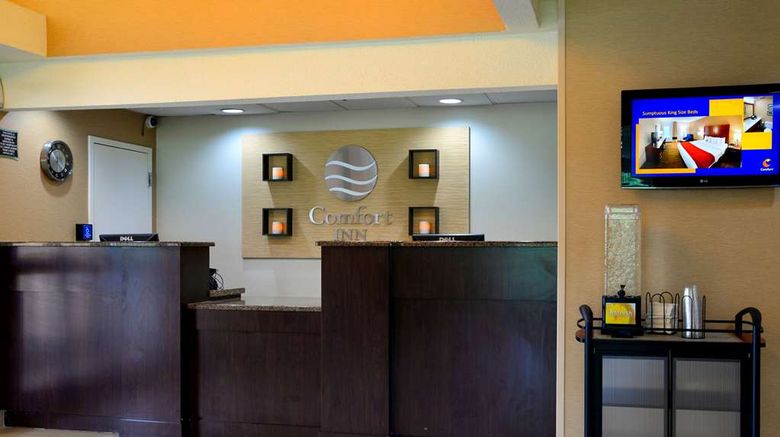 <b>Comfort Inn University Lobby</b>. Images powered by <a href="https://iceportal.shijigroup.com/" title="IcePortal" target="_blank">IcePortal</a>.