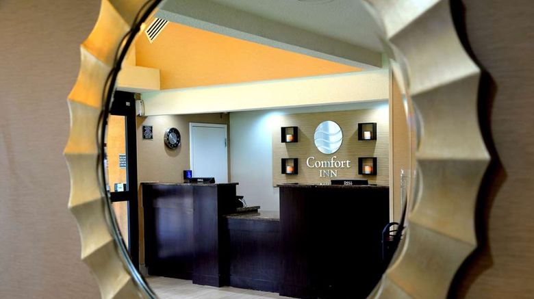 <b>Comfort Inn University Lobby</b>. Images powered by <a href="https://iceportal.shijigroup.com/" title="IcePortal" target="_blank">IcePortal</a>.
