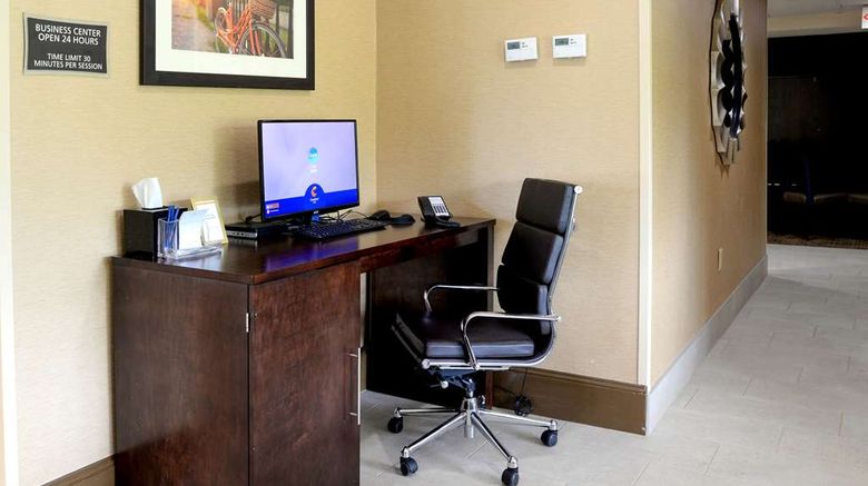 <b>Comfort Inn University Other</b>. Images powered by <a href="https://iceportal.shijigroup.com/" title="IcePortal" target="_blank">IcePortal</a>.