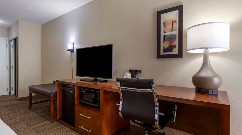 <b>Comfort Inn University Room</b>. Images powered by <a href="https://iceportal.shijigroup.com/" title="IcePortal" target="_blank">IcePortal</a>.