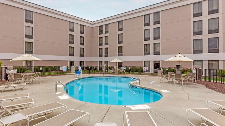 <b>Comfort Inn University Pool</b>. Images powered by <a href="https://iceportal.shijigroup.com/" title="IcePortal" target="_blank">IcePortal</a>.