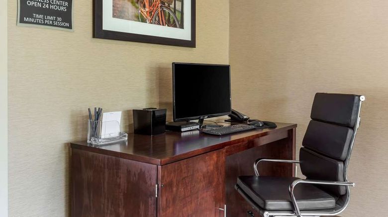 <b>Comfort Inn University Other</b>. Images powered by <a href="https://iceportal.shijigroup.com/" title="IcePortal" target="_blank">IcePortal</a>.