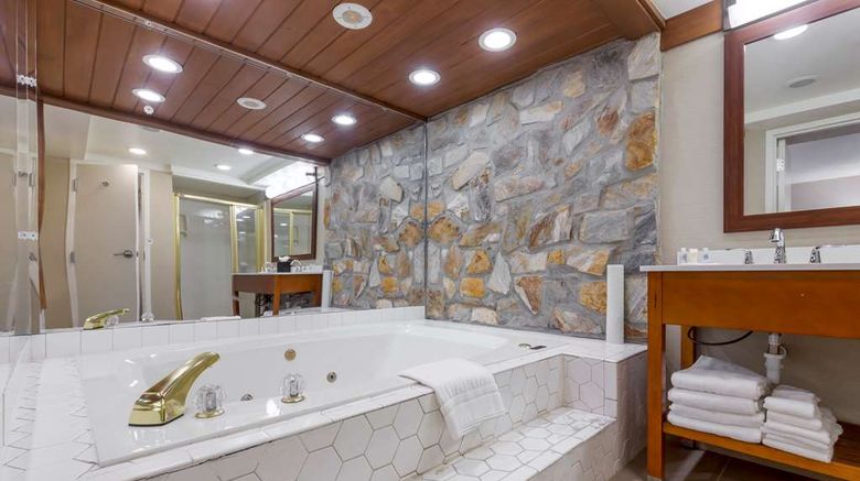 <b>Comfort Inn University Suite</b>. Images powered by <a href="https://iceportal.shijigroup.com/" title="IcePortal" target="_blank">IcePortal</a>.