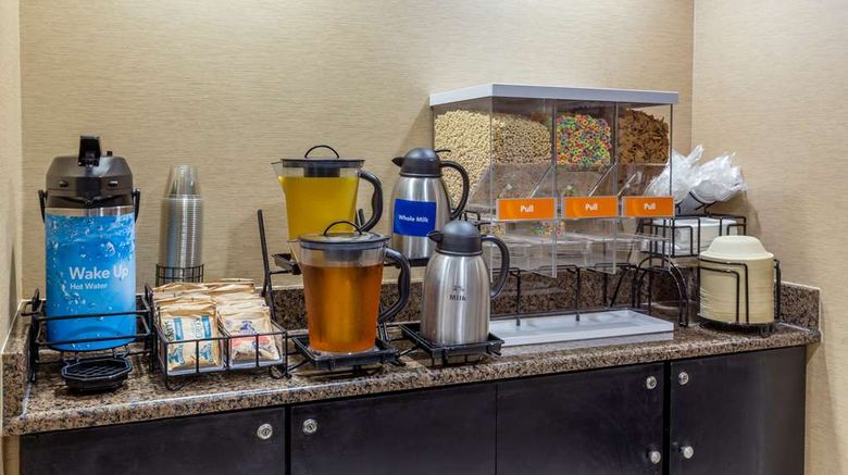 <b>Comfort Inn University Restaurant</b>. Images powered by <a href="https://iceportal.shijigroup.com/" title="IcePortal" target="_blank">IcePortal</a>.