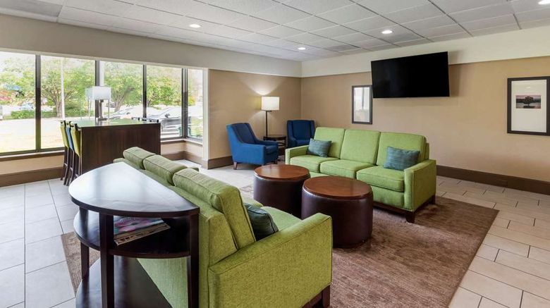<b>Comfort Inn University Lobby</b>. Images powered by <a href="https://iceportal.shijigroup.com/" title="IcePortal" target="_blank">IcePortal</a>.