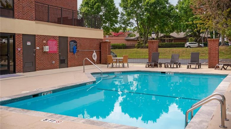 <b>Comfort Suites Biltmore Mall Pool</b>. Images powered by <a href="https://iceportal.shijigroup.com/" title="IcePortal" target="_blank">IcePortal</a>.