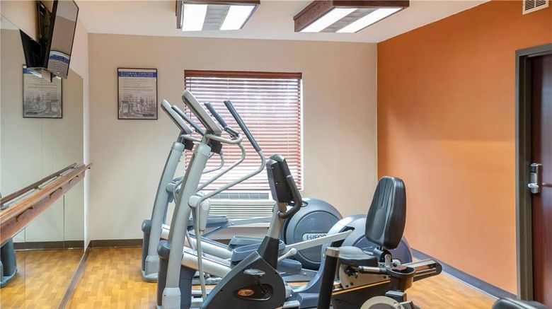 <b>Comfort Suites Biltmore Mall Health</b>. Images powered by <a href="https://iceportal.shijigroup.com/" title="IcePortal" target="_blank">IcePortal</a>.