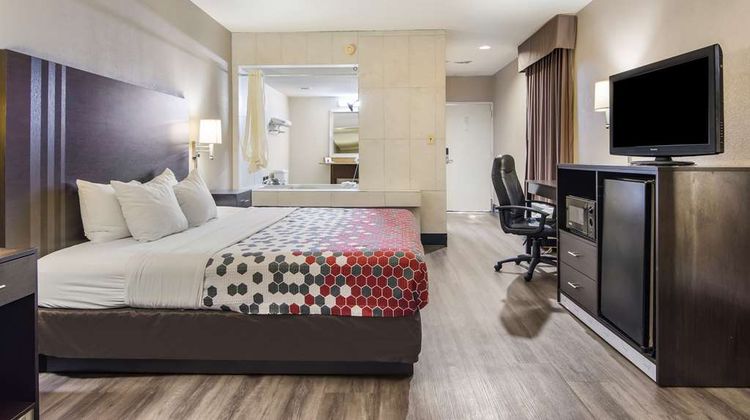 Econo Lodge Garner - Raleigh Suite