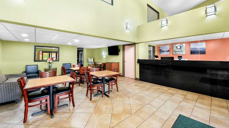 Quality Inn Selma Lobby