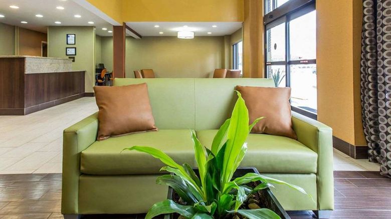<b>Quality Inn Lincolnton Lobby</b>. Images powered by <a href="https://iceportal.shijigroup.com/" title="IcePortal" target="_blank">IcePortal</a>.