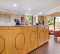 Econo Lodge Hendersonville Lobby