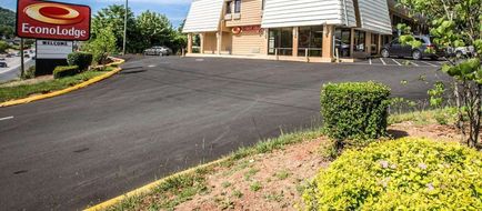 Econo Lodge Biltmore Exterior