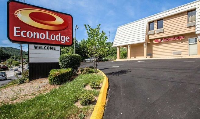 Econo Lodge Biltmore Exterior