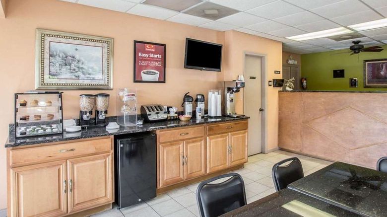 <b>Econo Lodge Biltmore Lobby</b>. Images powered by <a href="https://iceportal.shijigroup.com/" title="IcePortal" target="_blank">IcePortal</a>.