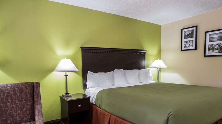 <b>Econo Lodge Biltmore Room</b>. Images powered by <a href="https://iceportal.shijigroup.com/" title="IcePortal" target="_blank">IcePortal</a>.