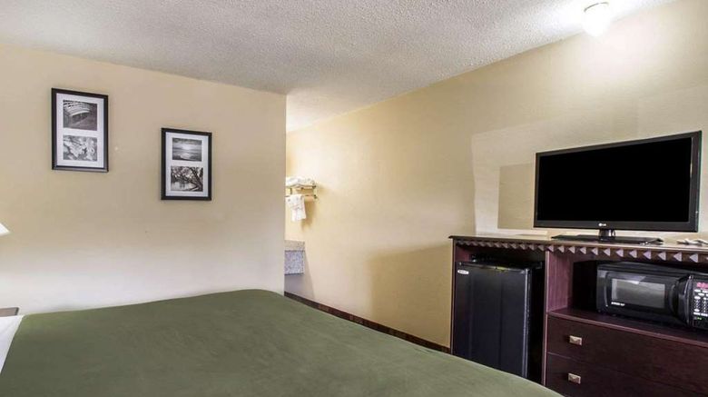 <b>Econo Lodge Biltmore Room</b>. Images powered by <a href="https://iceportal.shijigroup.com/" title="IcePortal" target="_blank">IcePortal</a>.