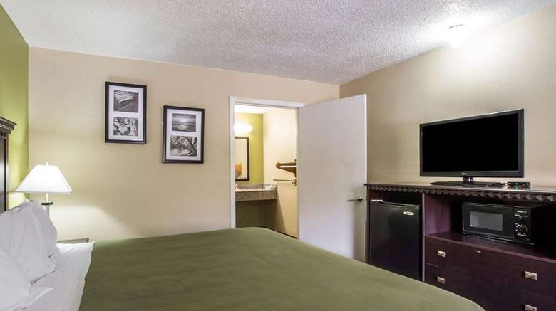 <b>Econo Lodge Biltmore Room</b>. Images powered by <a href="https://iceportal.shijigroup.com/" title="IcePortal" target="_blank">IcePortal</a>.
