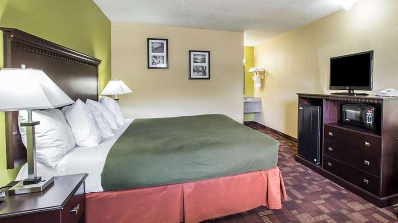 <b>Econo Lodge Biltmore Room</b>. Images powered by <a href="https://iceportal.shijigroup.com/" title="IcePortal" target="_blank">IcePortal</a>.