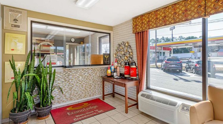 Econo Lodge Creedmoor Lobby