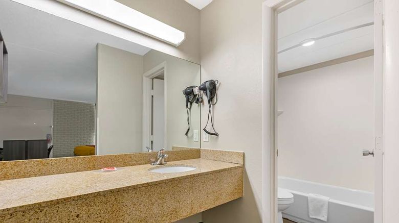 <b>Econo Lodge Creedmoor Room</b>. Images powered by <a href="https://iceportal.shijigroup.com/" title="IcePortal" target="_blank">IcePortal</a>.