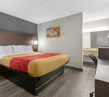 Econo Lodge Creedmoor Room