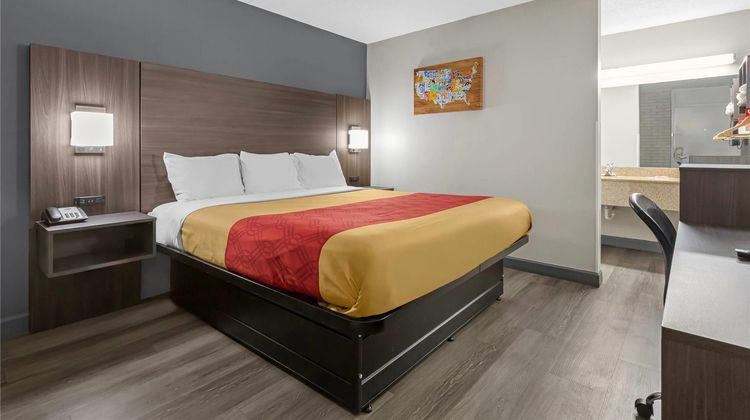 Econo Lodge Creedmoor Room