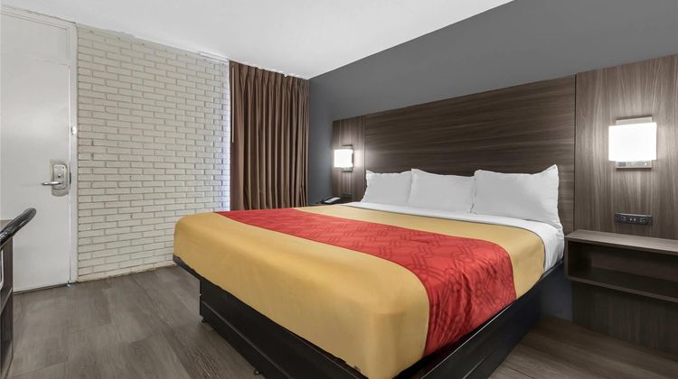 Econo Lodge Creedmoor Room