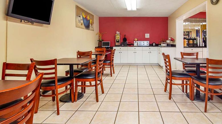 <b>Econo Lodge Research Triangle Restaurant</b>. Images powered by <a href="https://iceportal.shijigroup.com/" title="IcePortal" target="_blank">IcePortal</a>.