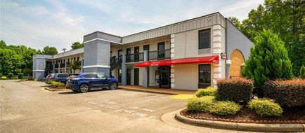 Econo Lodge Research Triangle Exterior