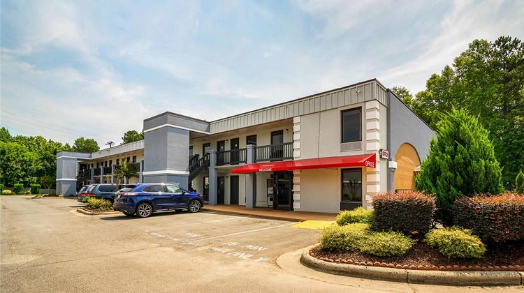 Econo Lodge Research Triangle Exterior