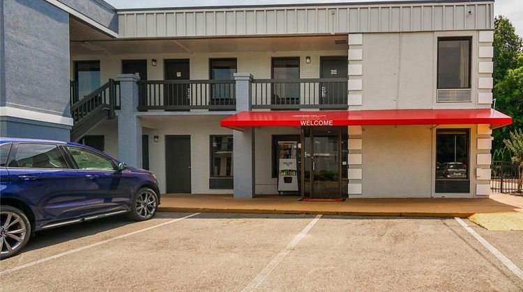 Econo Lodge Research Triangle Exterior