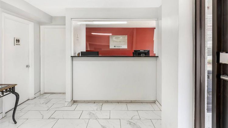 Econo Lodge Research Triangle Lobby
