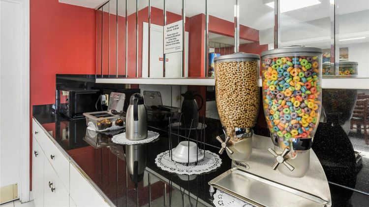 Econo Lodge Research Triangle Restaurant