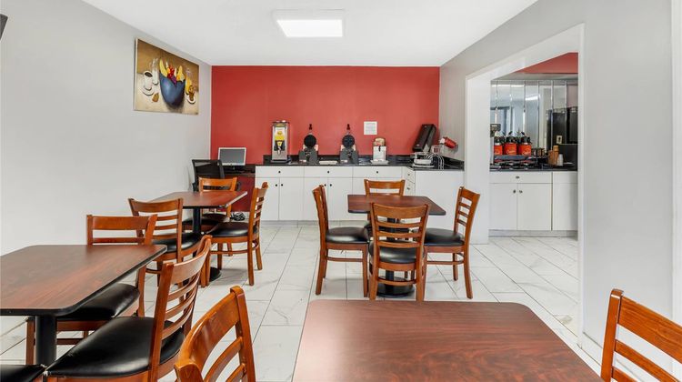 Econo Lodge Research Triangle Restaurant