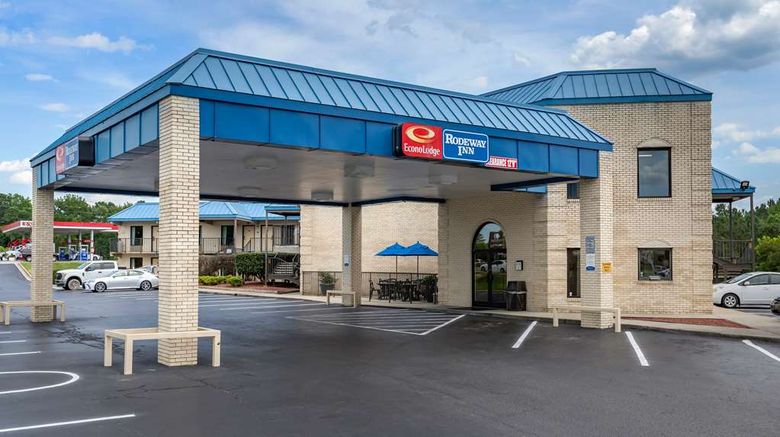 <b>Econo Lodge Fayetteville I-95 Exterior</b>. Images powered by <a href="https://iceportal.shijigroup.com/" title="IcePortal" target="_blank">IcePortal</a>.
