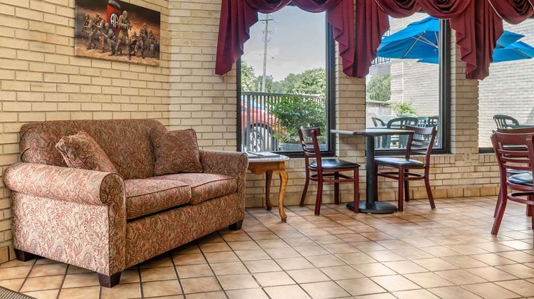 Econo Lodge Fayetteville I-95 Lobby