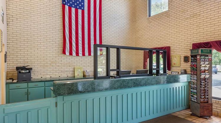 Econo Lodge Fayetteville I-95 Lobby