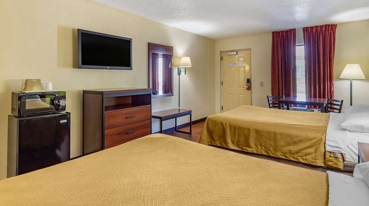 Econo Lodge Fayetteville I-95 Room