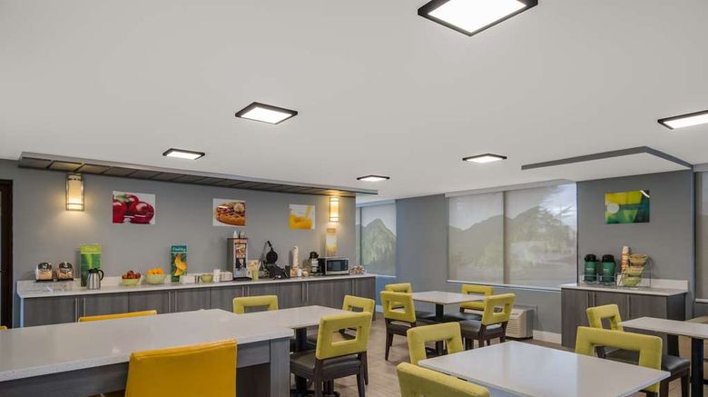 <b>Quality Inn Asheville Airport Restaurant</b>. Images powered by <a href="https://iceportal.shijigroup.com/" title="IcePortal" target="_blank">IcePortal</a>.