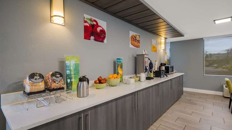 <b>Quality Inn Asheville Airport Restaurant</b>. Images powered by <a href="https://iceportal.shijigroup.com/" title="IcePortal" target="_blank">IcePortal</a>.