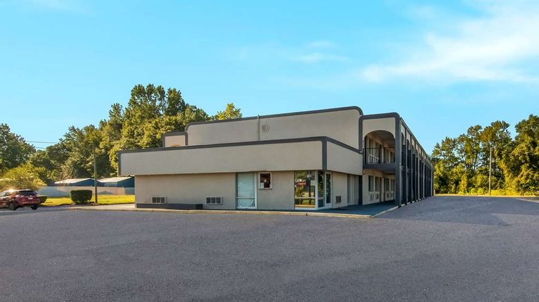 <b>Econo Lodge Goldsboro Exterior</b>. Images powered by <a href="https://iceportal.shijigroup.com/" title="IcePortal" target="_blank">IcePortal</a>.